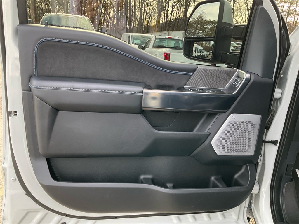 2025 Ford F-450SD Platinum DRW