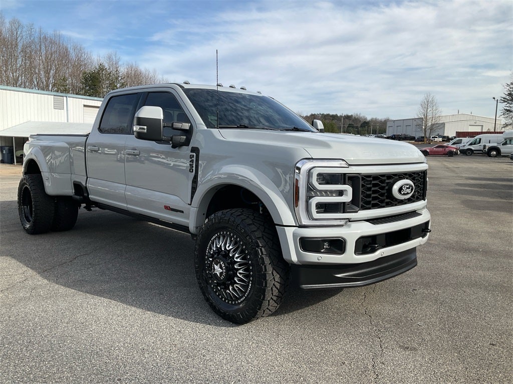 2025 Ford F-450SD Platinum DRW