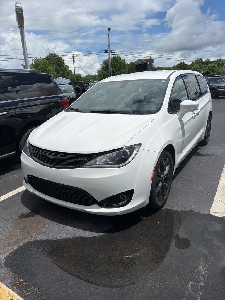 2020 Chrysler Pacifica Touring