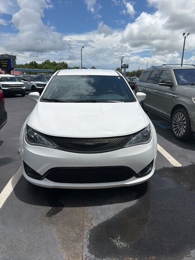 2020 Chrysler Pacifica Touring