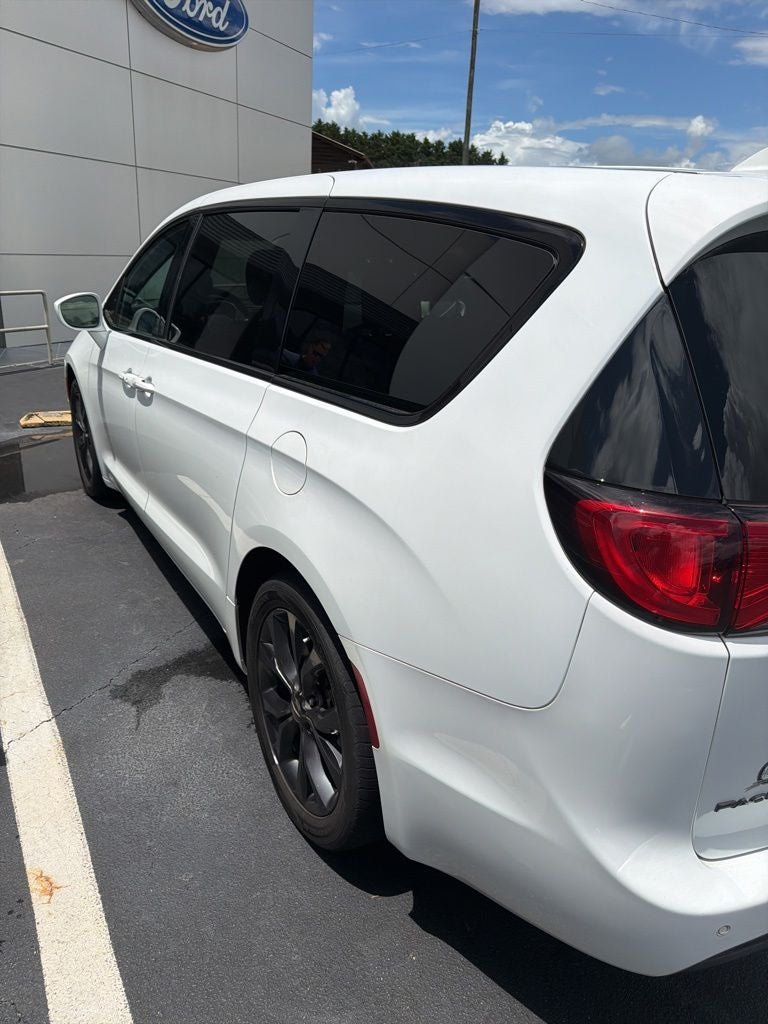 2020 Chrysler Pacifica Touring