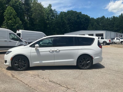 2020 Chrysler Pacifica Touring