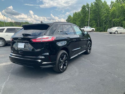 2022 Ford Edge SE
