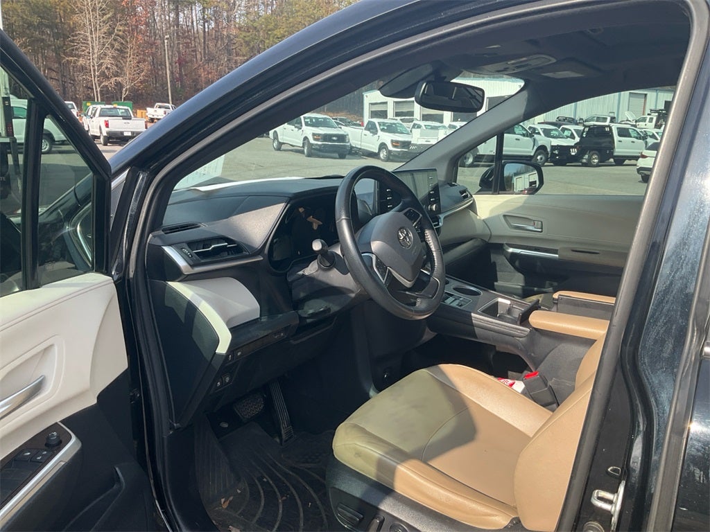 2021 Toyota Sienna XLE 8 Passenger