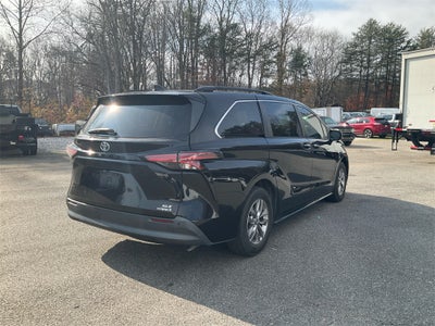 2021 Toyota Sienna XLE 8 Passenger