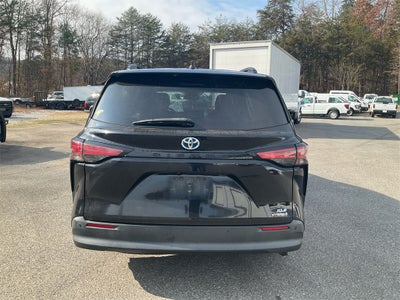 2021 Toyota Sienna XLE 8 Passenger