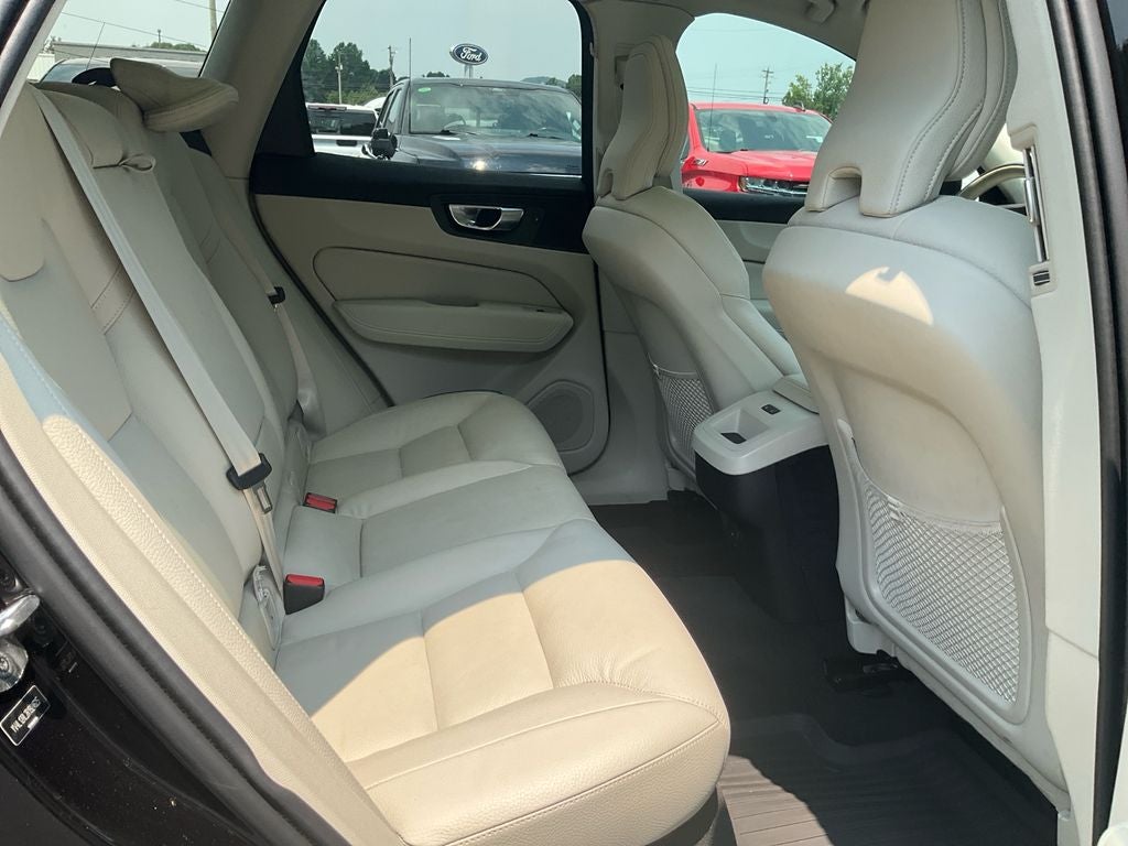 2024 Volvo XC60 B5 Plus Dark Theme