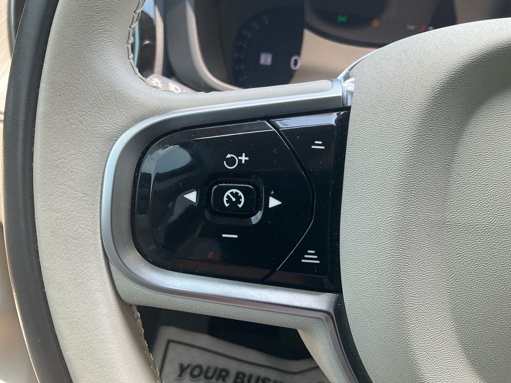 2024 Volvo XC60 B5 Plus Dark Theme